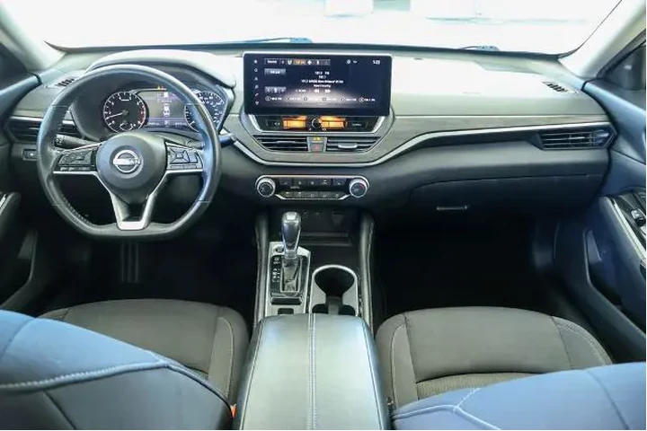 $18931 : Nissan Altima 2023 2.5 SV 4d image 6