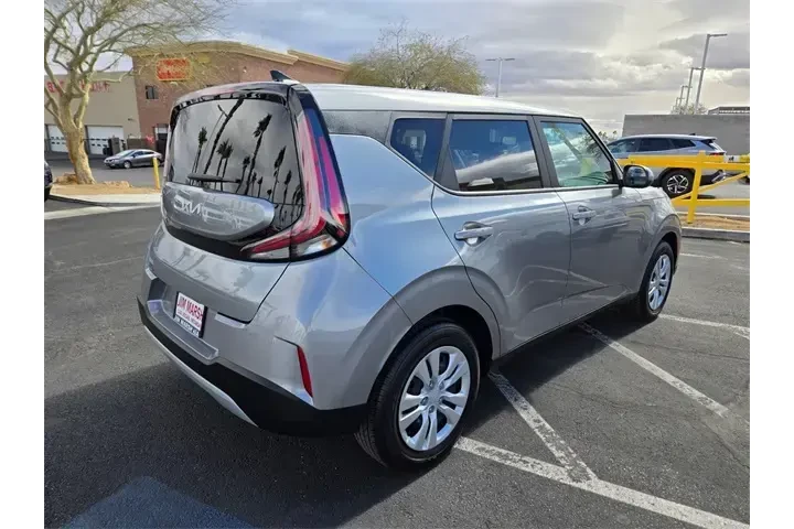 $18988 : Kia Soul 2023 LX 4dr Crossov image 6