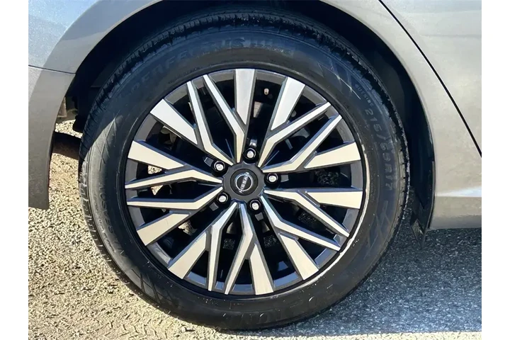 $17033 : Nissan Altima 2023 2.5 SV 4d image 7