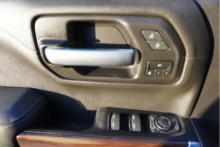 $39988 : GMC Sierra 1500 2021 4x4 SLT image 9