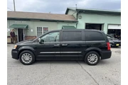 $8900 : 2015 Town and Country Touring thumbnail