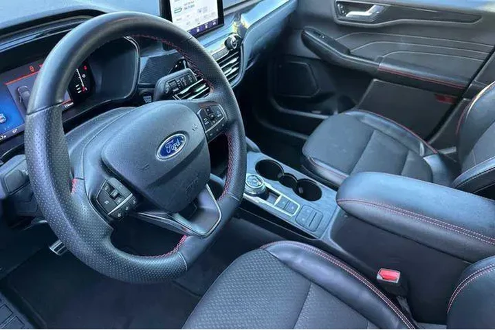 $16288 : Ford Escape 2024 ST-Line 4dr image 4