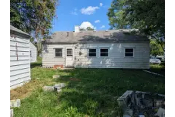 $1400 : Rental property with 3 bedro image 2