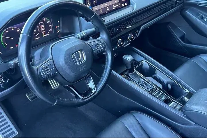 $27487 : Honda Accord Hybrid 2023 Spo image 7