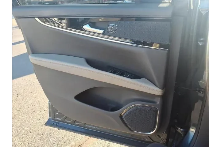 $33995 : Lincoln Nautilus 2022 AWD Re image 10