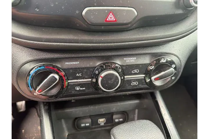 $13992 : Kia Soul 2020 S 4dr Crossove image 7