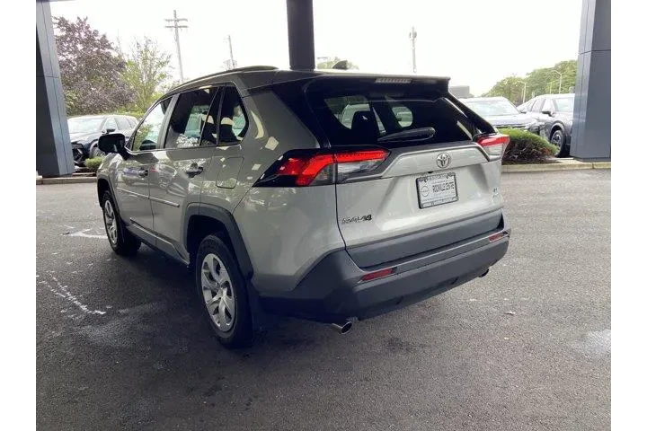 Toyota RAV4 2021 AWD LE 4dr image 7
