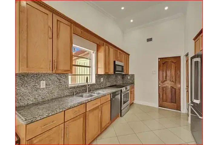 $820 : Casa de 3 dormitorios y 2 baño image 3