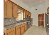 $820 : Casa de 3 dormitorios y 2 baño thumbnail