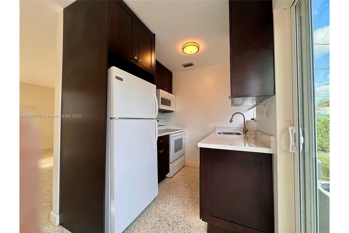 $900 : 2 dormitorios 1 baño unidad image 6
