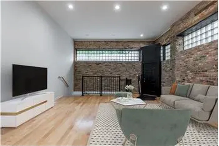 $5595 : Rental property with 5 bedro image 9