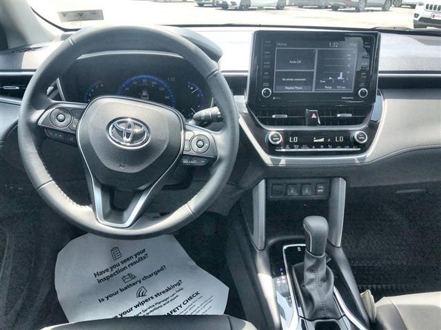 $29700 : PRE-OWNED 2022 TOYOTA COROLLA image 10