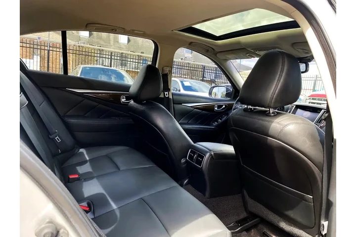 2019 Q50 3.0t LUXE image 9