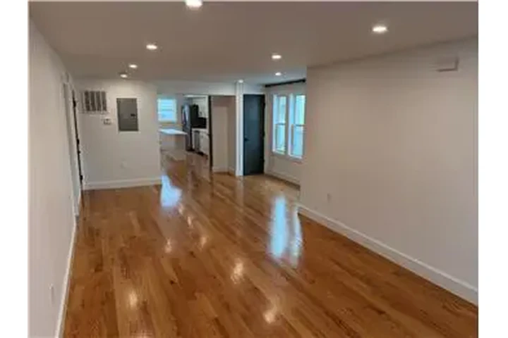 $3500 : Rental property with 2 bedro image 4