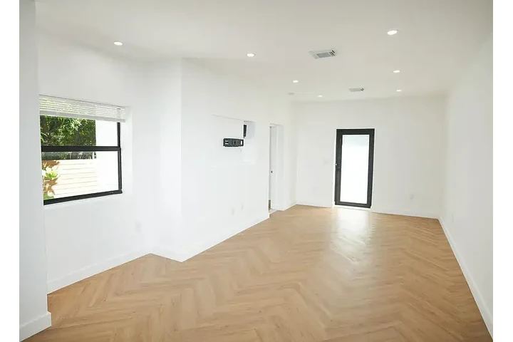 $1470 : HOUSE AVAILABLE NOW TAMPA FL image 9