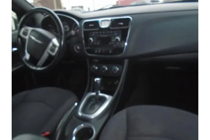 Chrysler 200 2013 Touring 4d image 9