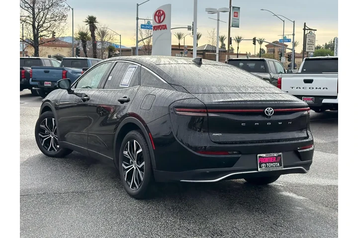 $31870 : Toyota Crown 2023 AWD XLE 4d image 5