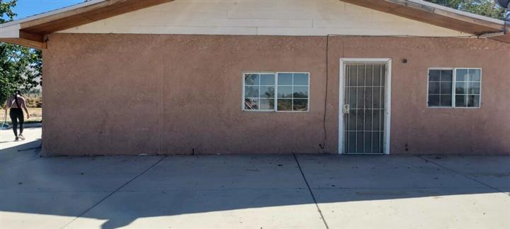 $1800 : Casita ranchera Apple Valley image 3