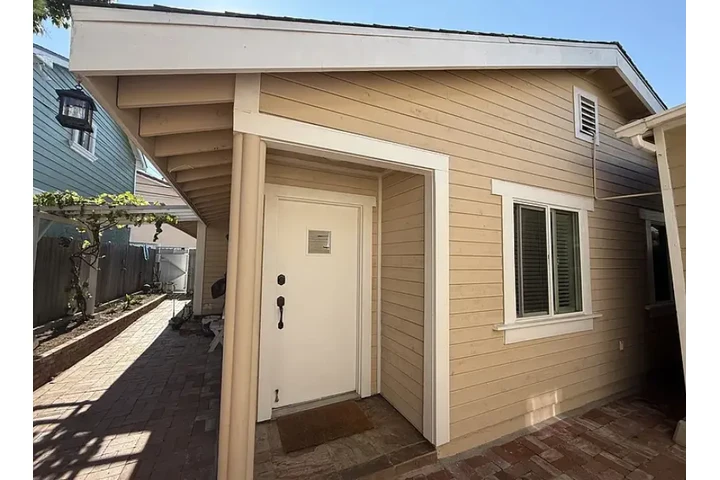 $1000 : 1 Bed / 1 Bath Detached ADU - image 5