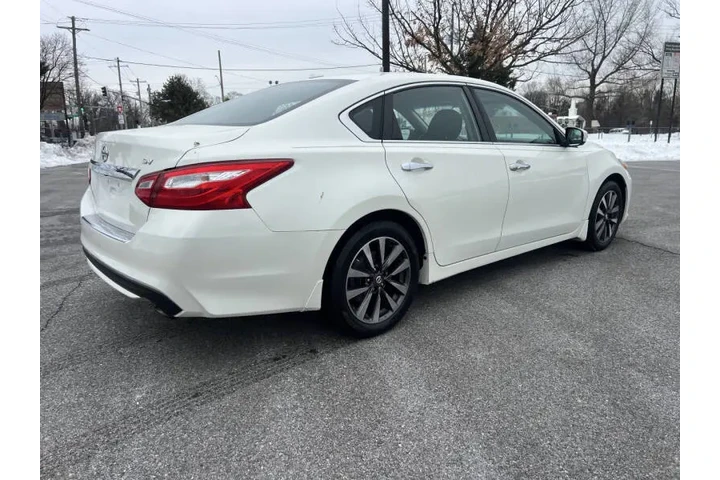 $8500 : 2016 Altima 2.5 SV image 6