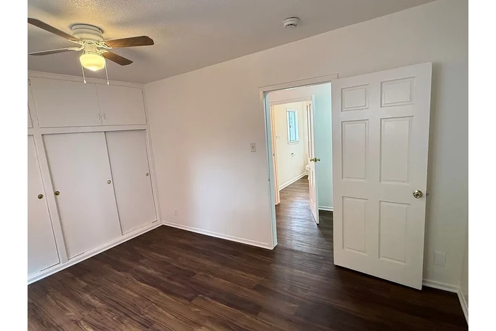 $800 : Single family home has 3 bedro image 4