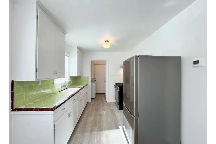 $1150 : Charming one-bedroom image 5