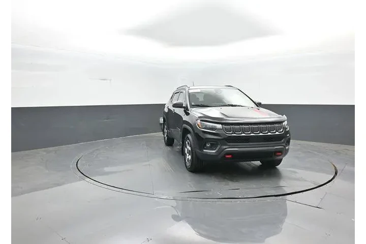$22922 : Jeep Compass 2022 4x4 Trailh image 2