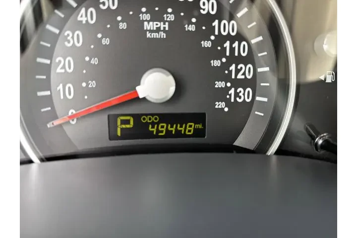 $9500 : Pre-Owned 2011 Sedona LX image 5