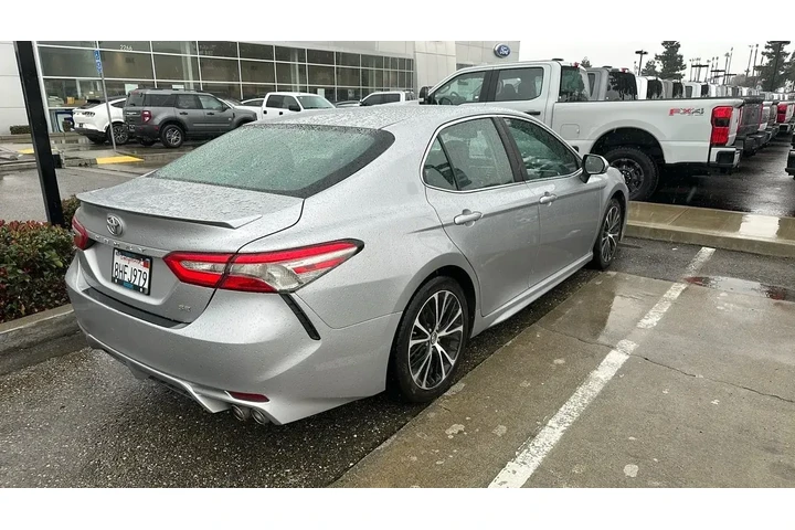 $14950 : Toyota Camry 2018 SE 4dr Sed image 2