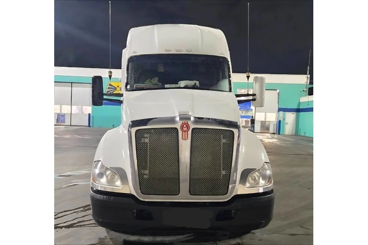 Chofer Commercial Semi Truck image 1