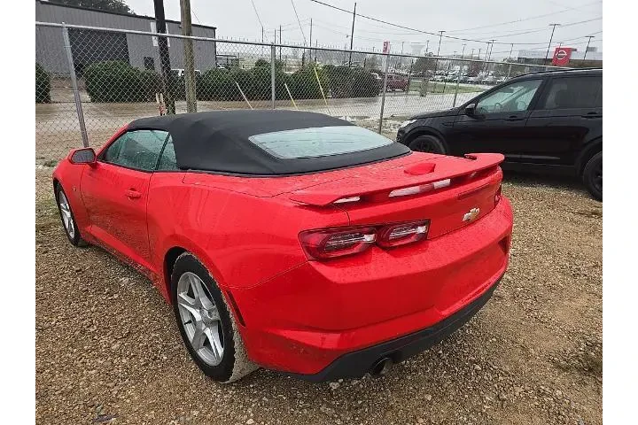 $24806 : Chevrolet Camaro 2023 LT 2dr image 2