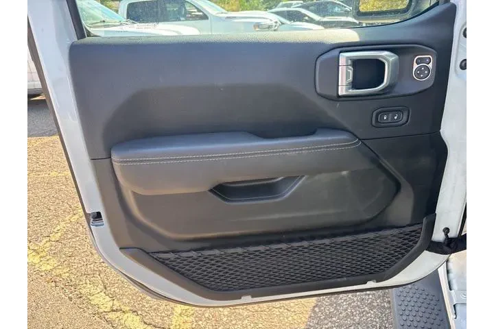 $32997 : Jeep Wrangler 2023 4x4 Sahar image 9