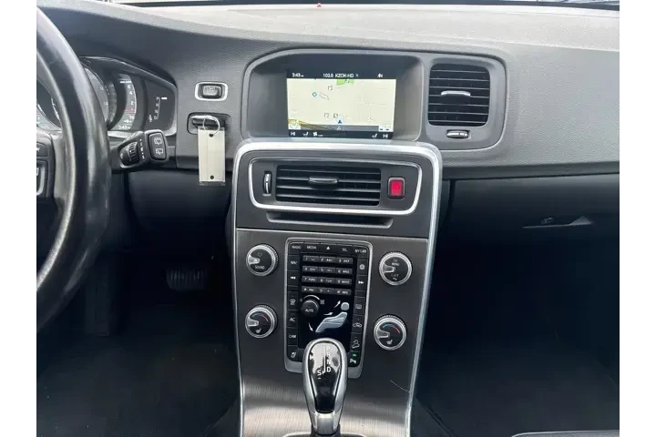 $12999 : Volvo V60 Cross Country 2015 image 10