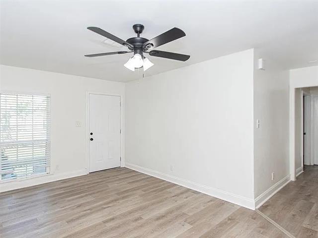 $2000 : Updated 3-bedroom image 5