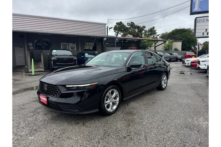 2023 Accord LX image 1