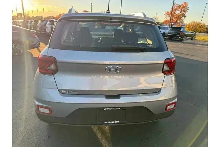 $24735 : Hyundai VENUE 2026 SEL 4dr C image 7