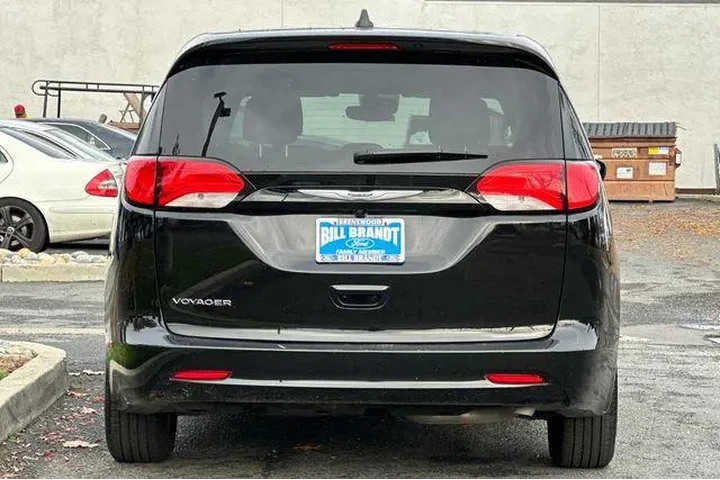$24954 : Chrysler Voyager 2024 LX 4dr image 8