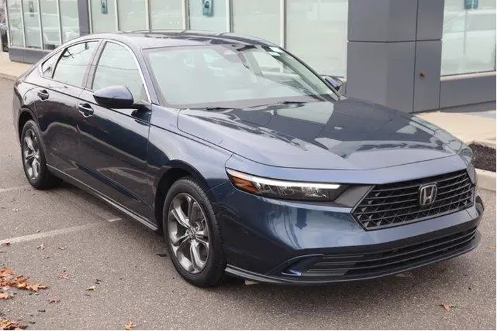 $22929 : Honda Accord 2023 EX 4dr Sed image 3