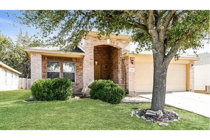 $1350 : HOME  FOR RENT IN DALLAS TX image 2
