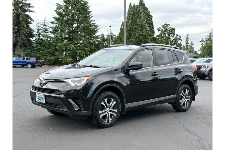 $16800 : Toyota RAV4 2017 AWD LE 4dr image 8