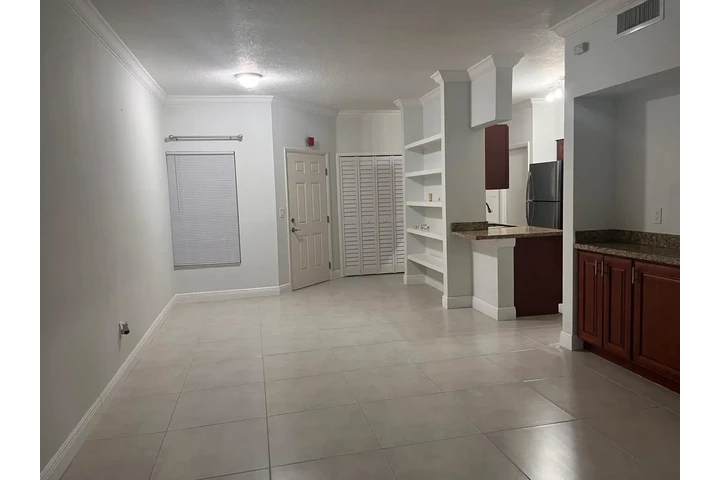 $2200 : Apto Remodelado con  /Laundry image 6