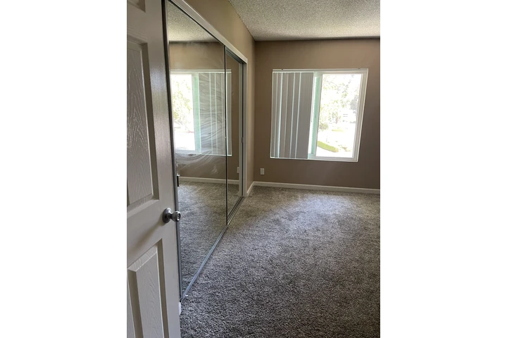 $1650 : Master Room For Rent image 2