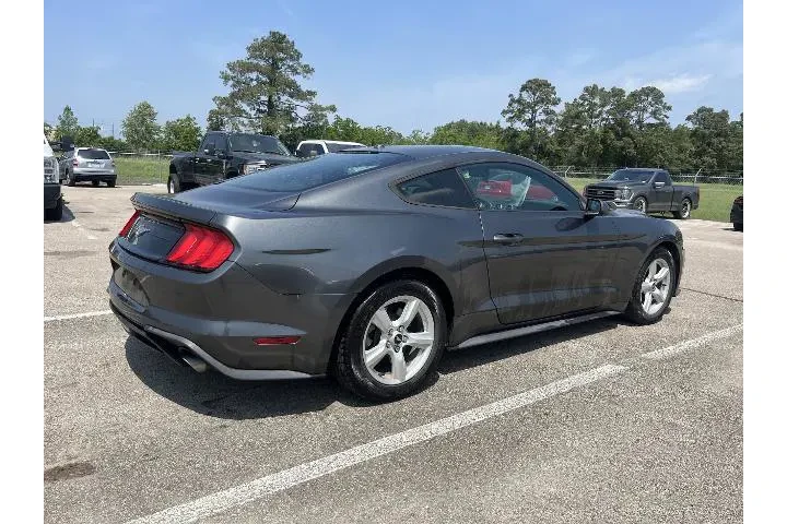 $16981 : Ford Mustang 2019 EcoBoost 2 image 2