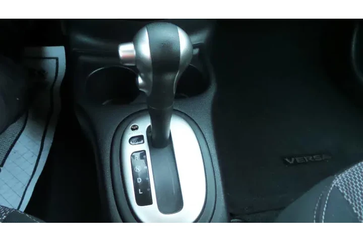 $7900 : 2015 Versa 1.6 SV image 10