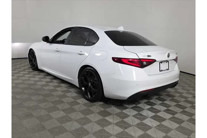 $20987 : Alfa Romeo Giulia 2020 image 6