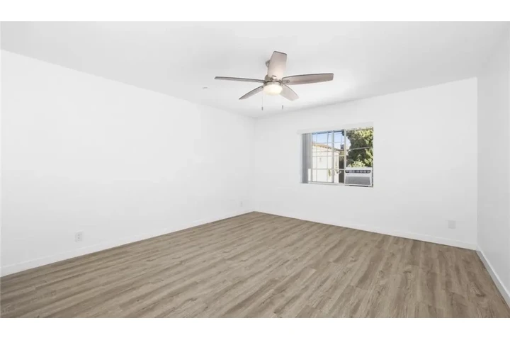 $1550 : 1 Bedroom Apt in Gardena image 2
