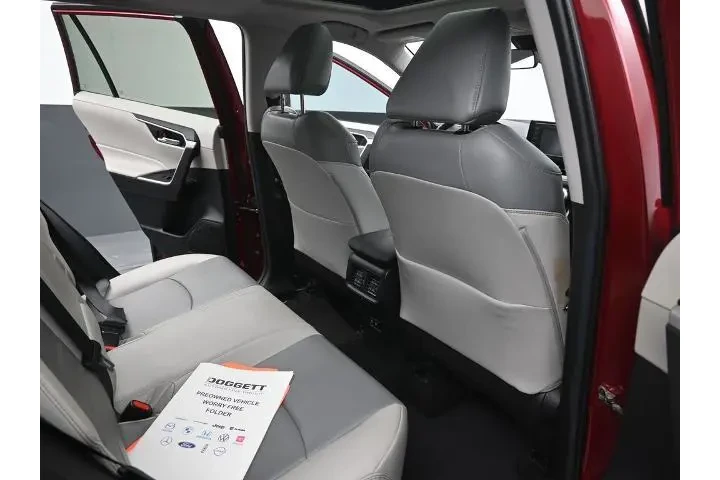 $22452 : Toyota RAV4 2021 XLE Premium image 10