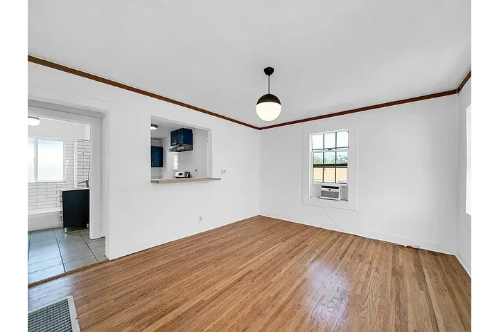 $2150 : 1bd 1ba image 10