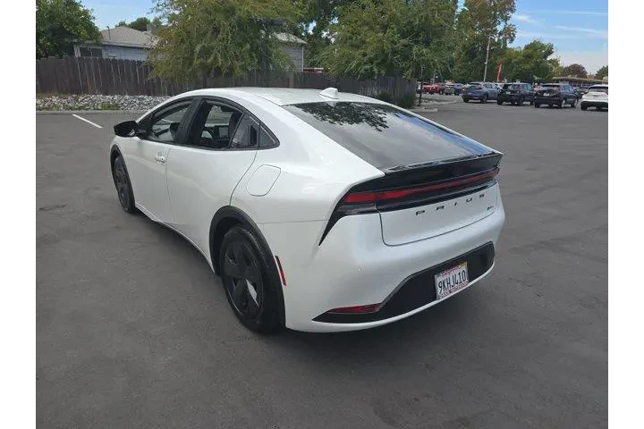 $29995 : Toyota Prius 2024 LE 4dr Hat image 5