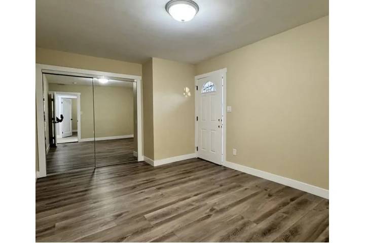 $1100 : Rento cuarto image 1